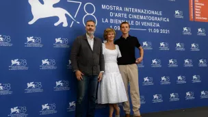 Xavier Giannoli, Cécile de France et Benjamin Voisin à la Mostra de Venise, le 05/09/2021 ©Filippo MONTEFORTE / AFP