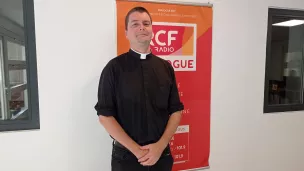 Père Antoine Deveaux dans les locaux de Dialogue RCF c/Dialogue RCF