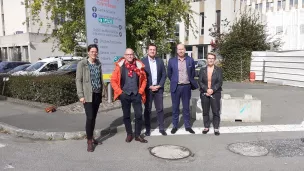 (de gauche à droite) Fanny Chappé, maire de Paimpol; Hervé Guihard, maire de Saint-Brieuc; Guirec Arhant, maire de Tréguier; Patrick Remy, directeur des centres hospitaliers de Paimpol et Tréguier; Ariane Benard, directrice du centre hospitalier Yves Le Foll de Saint-Brieuc. 