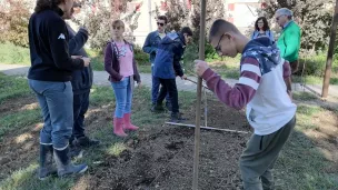 "Les Jardiniers en Herbe", un partenariat entre les Jardiniers Solidaires et LADAPT Centre-Val de Loire. © Facebook officiel LADAPT.