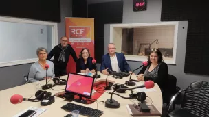 Jean-Louis Baudoux, entouré de Catherine Barthélémy, Christine Martin, Chantal de la Touanne, et Philippe Grégoire.