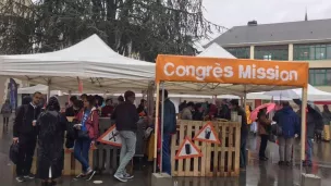 Le village du Congrès Mission de Rennes sous la pluie ©Diocèse de Vannes