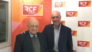 Pierre Magnard et Aubert de Villaine dans les studios de RCF Isère en septembre 2021