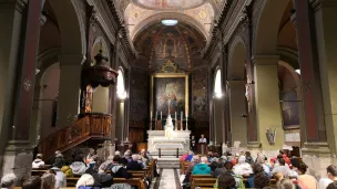 Dans l'église Notre-Dame du Mont à Marseille, plusieurs membres de la famille ignatienne se sont réunis samedi pour le rassemblement "Au large avec Ignace" / © Clara Gabillet