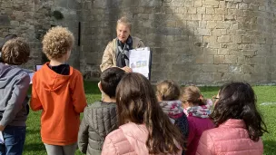 Les enfants sont attentifs pour comprendre comment fonctionnent les dispositifs de défense. © RCF Sud Bretagne