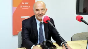 Pierre Moscovici dans les studios de Dialogue RCF. Crédit Robert Poulain