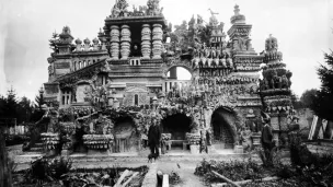 Le palais idéal du facteur Cheval vers 1890.