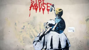 Peinture murale qui fait référence aux abus sexuels sur mineurs commis au sein de l'Eglise catholique. Vicolo degli Osti à Rome, Italie - Crédits : Alessia GIULIANI/CPP/CIRIC