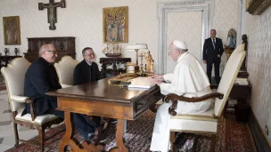 Le P. Pierluigi MACCALLI, missionnaire, ancien otage au Niger, en audience privée par le pape François au Vatican, le 09/11/2020 ©VaticanMedia-Foto/CPP/CIRIC