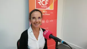 Juliette Chesnel-Le Roux dans le studio RCF de Nice