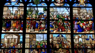 Vitrail des martyres de saint Laurent et de saint Étienne. 