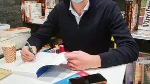 Pierre Manzon Jolyon en signature à la librairie du théâtre à Bourg-en-Bresse