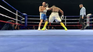 Un des combat du gala de boxe au Summum de Grenoble le 20 novembre 2021