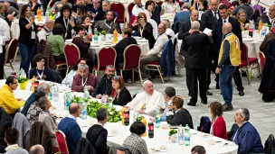 Le pape François partage un repas de fraternité avec des des personnes défavorisées à l'occasion de la Journée mondiale des pauvres. Vatican (2018) ©M.MIGLIORATO/CPP/CIRIC