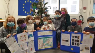 Un sapin de Noël européen dans une école de Guipavas © Christophe Pluchon, 2021