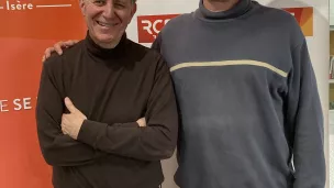 Billy Eidi et Eric Rouyer dans le studio de RCF Isère