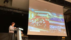 Maela Paul donne une conférence en présentiel et visio aux acteurs de l'Enseignement Catholique de Haute-Savoie ©DDEC74