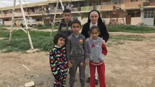 Soeur Youmma et des enfants du quartier de Shaqaq/ Etienne Pépin/RCF