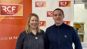 Annelise Jost et Gaël Plassart dans le studio de RCF Isère