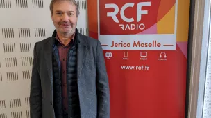 Daniel Matergia dans les studios de RCF à Metz