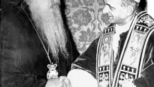 Paul VI et le patriarche oecuménique de Constantinople Athénagoras sur une photo d'archive.