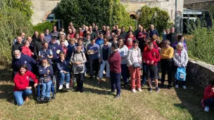 Les résidents de l'Arche de la Ruisselée en visite à l'abbaye de Solesmes © Arche de la Ruisselée (Facebook)