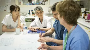 Le Docteur Marie-Sylvie Richard (au centre), médecin en soins palliatifs à la maison médicale Jeanne-Garnier, Paris, le 13/11/2018 - Crédit : Corinne SIMON/CIRIC