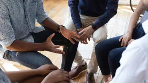 Les groupes de parole de l'UNAFAM © iStock