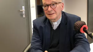 Mgr François Kalist dans le studio de RCF Puy-de-Dôme