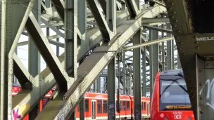 Trains à Cologne, photo Jean Braunstein