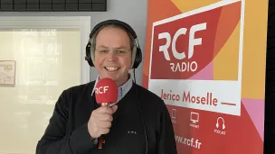 Stéphane Jourdain dans les studios de RCF Jerico Moselle à Metz