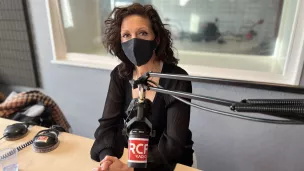 Jacqueline Schneider dans les studios de RCF à Metz