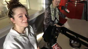 Marie Acker et Amandine Curzillat dans les studios de RCF à Metz