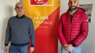 Jean-Michel Faure, adjoint en charge de la petite enfance et Benoit Richard, directeur des services d'éducation, du sport et de la vie associative du Poinçonnet. © RCF - Hugo Sastre.