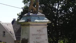 Monument commémoratif de la guerre de 1870 à Bourges réalisé par Jean Baffier.