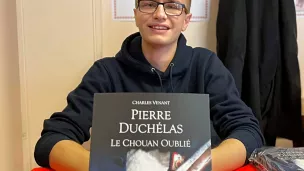 Charles Venant a écrit son deuxième livre à seulement 23 ans. © RCF Sud Bretagne.