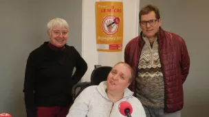 Résidents et bénévoles de la Maison Saint-Damien © RCF Sarthe