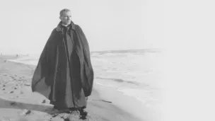 © Maurice Zundel sur la plage d’Ostie durant son séjour à Rome (1925-1927) | © FMZ