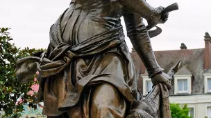 Statue en bronze de Jeanne Hachette par Gabriel-Vital Dubray (1813-1898) à Beauvais © Wikipedia