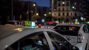 taxi - © JavyGo via Unsplash