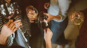 8% de la population adulte serait dépendante de l'alcool, soit près de 4 à 5 millions de personnes - Photo ©Unsplash