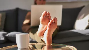 Marcher pieds nus, c'est bon pour la santé © iStock