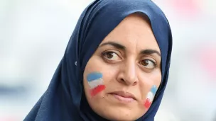 Une supporter de l'équipe de France à la finale de l'Euro 2016 au Stade de France, Saint-Denis, le 10/07/2016 ©PATRIK STOLLARZ / AFP