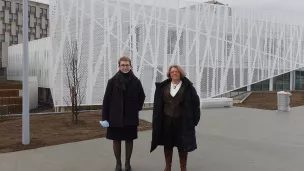 (de gauche à droite) Ariane Benard, directrice du centre hospitalier de Saint-Brieuc et le docteur Cynthia Garignon, présidente de la commission médicale d'établissement.