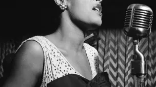 Billie Holiday dans le magazine Down Beat (vers février 1947). © Wikipedia.