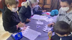 Un atelier familial de photophores au domaine de Kerguéhennec. © RCF Sud Bretagne