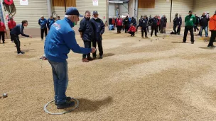 Jeudi 17 février 2022, 200 triplettes ont disputé le concours départemental de pétanque à La Meilleraie à Cholet. ©RCF Anjou