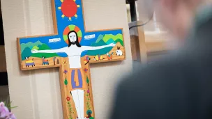 Crucifix dans la chapelle du Conseil Oecumenique des Eglises à Genève ©Albin Hillert