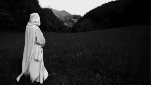 Religieux en promenade autour de la chartreuse des Portes, à Benonces (Ain), en 2001 ©Bruno ROTIVAL/CIRIC