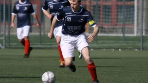 Le père Monnier lors d'un match de football © Père Monnier